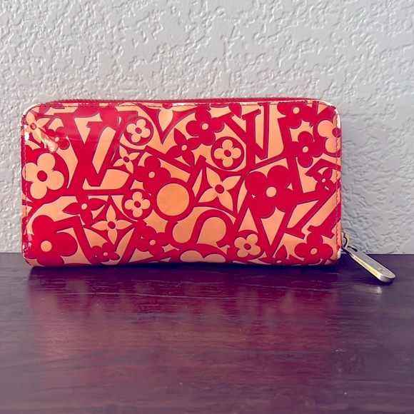 LV LIMITED EDITION LOUIS VUITTON SWEET MONOGRAM VERNIS ZIPPY WALLET- AS IS - Picture 4 of 15